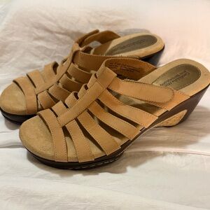 Croft & Barrow Sole (sense)ability Slide on Tan Wedge Sandals sz 10 ladies